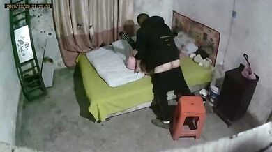 《监控破解✅真实泄密》城中村几个有点姿色的姐妹租一间平房改专用炮房提供快餐服务车轮战~嫖客有老有少因长得漂亮所以生意红火 (21)